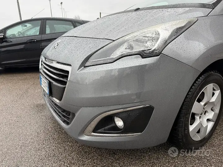 Peugeot 5008 2015 photo 5