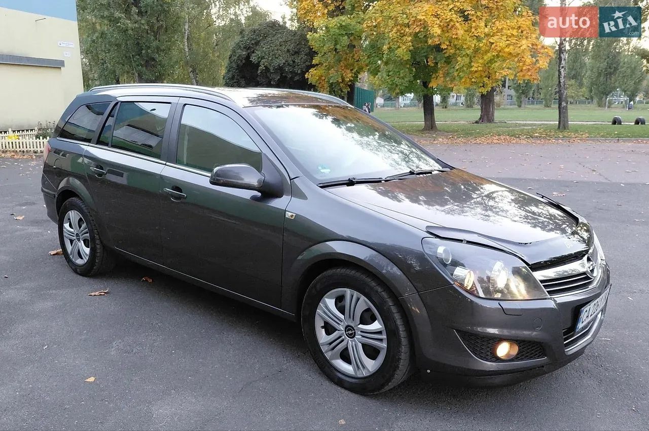 Opel Astra 2009 photo 2