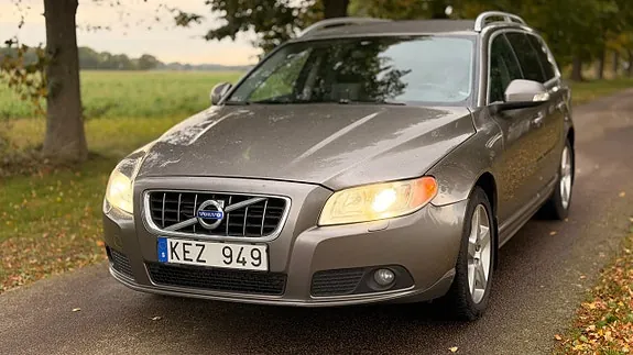 Volvo V70 2010 photo 2
