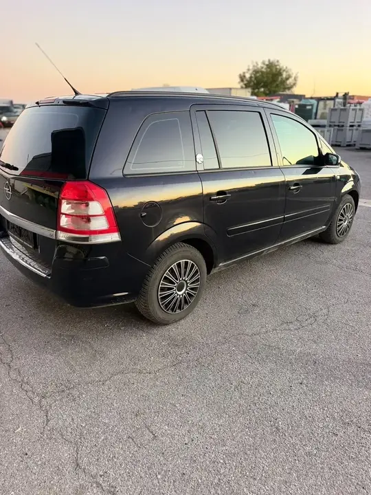 Opel Zafira 2009 photo 3