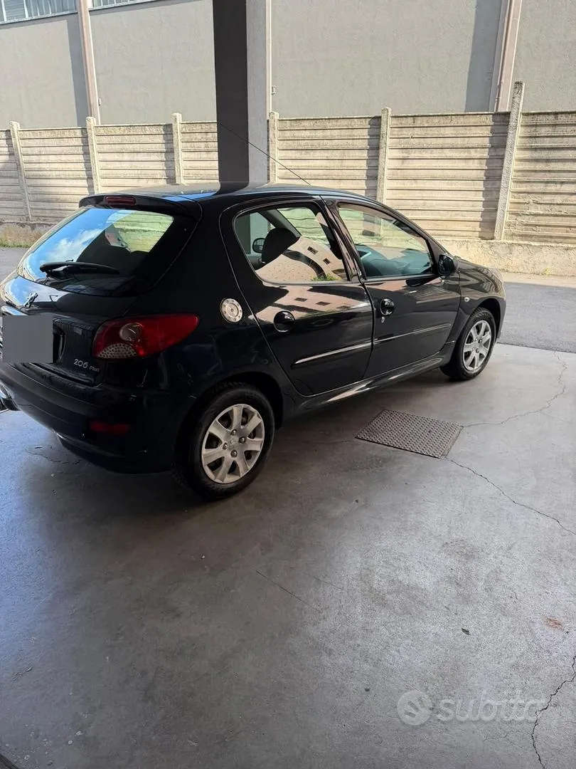 Peugeot 206 2011 photo 3