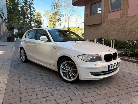 BMW 118D 2011 photo 2