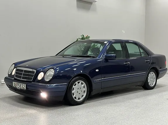 Mercedes-Benz E200