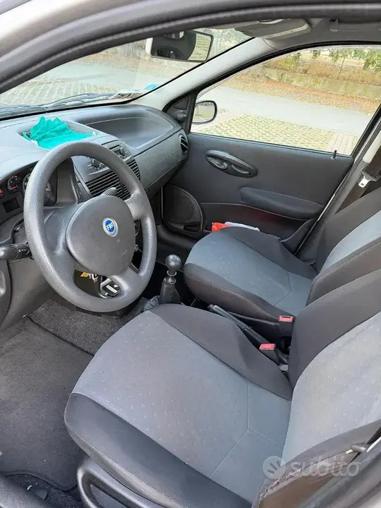Fiat Punto 2005 photo 4