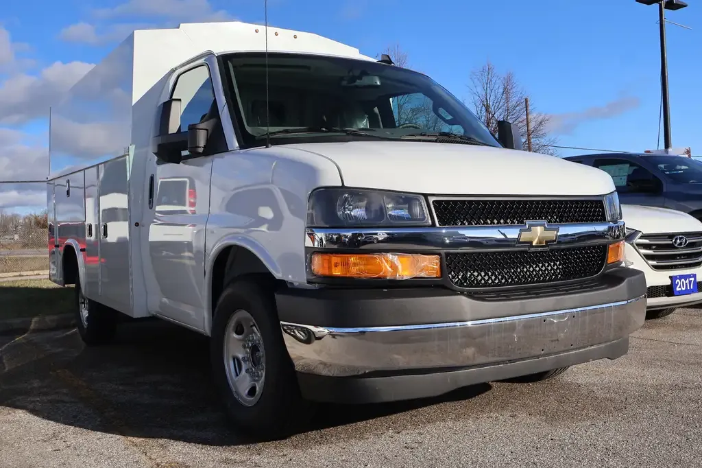 Chevrolet Express 2025 photo 2