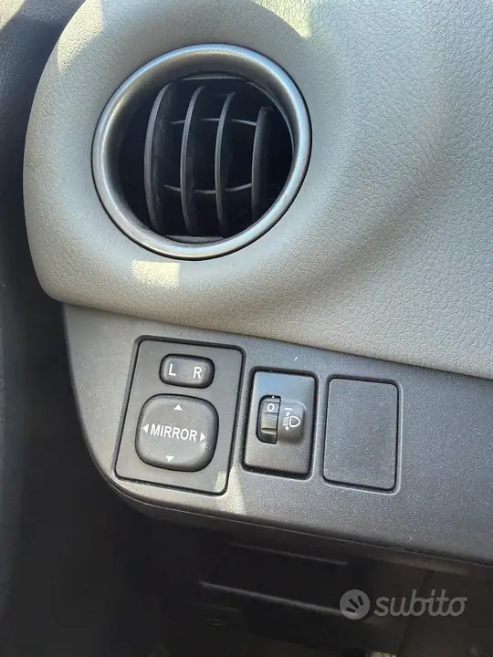Toyota Yaris 2016 photo 2