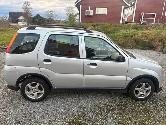 Suzuki Ignis 2004 photo 3
