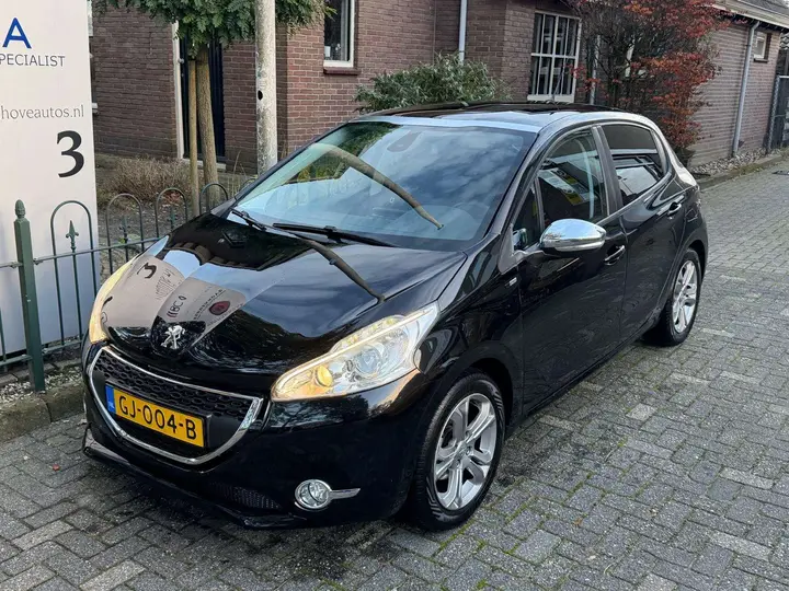 Peugeot 208 2015 photo 2