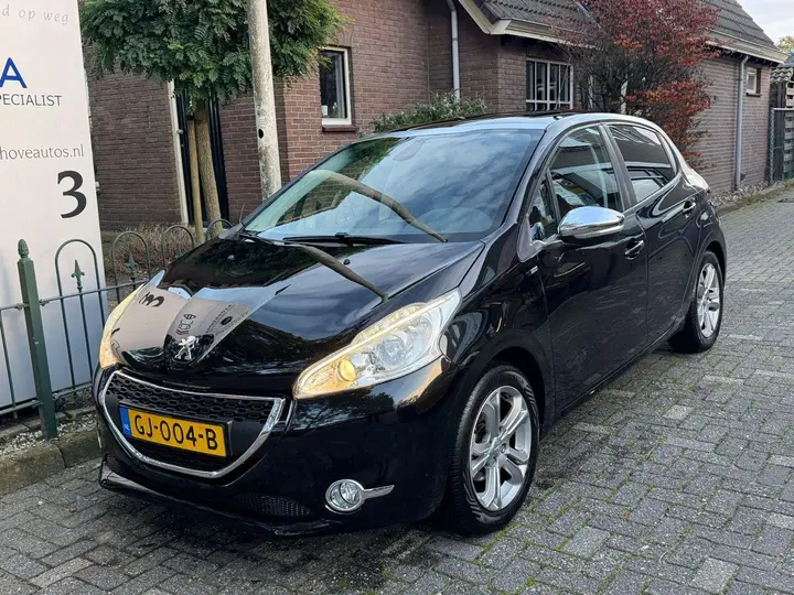 Peugeot 208 2015 photo 3