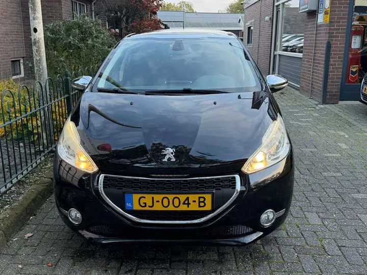 Peugeot 208 2015 photo 5