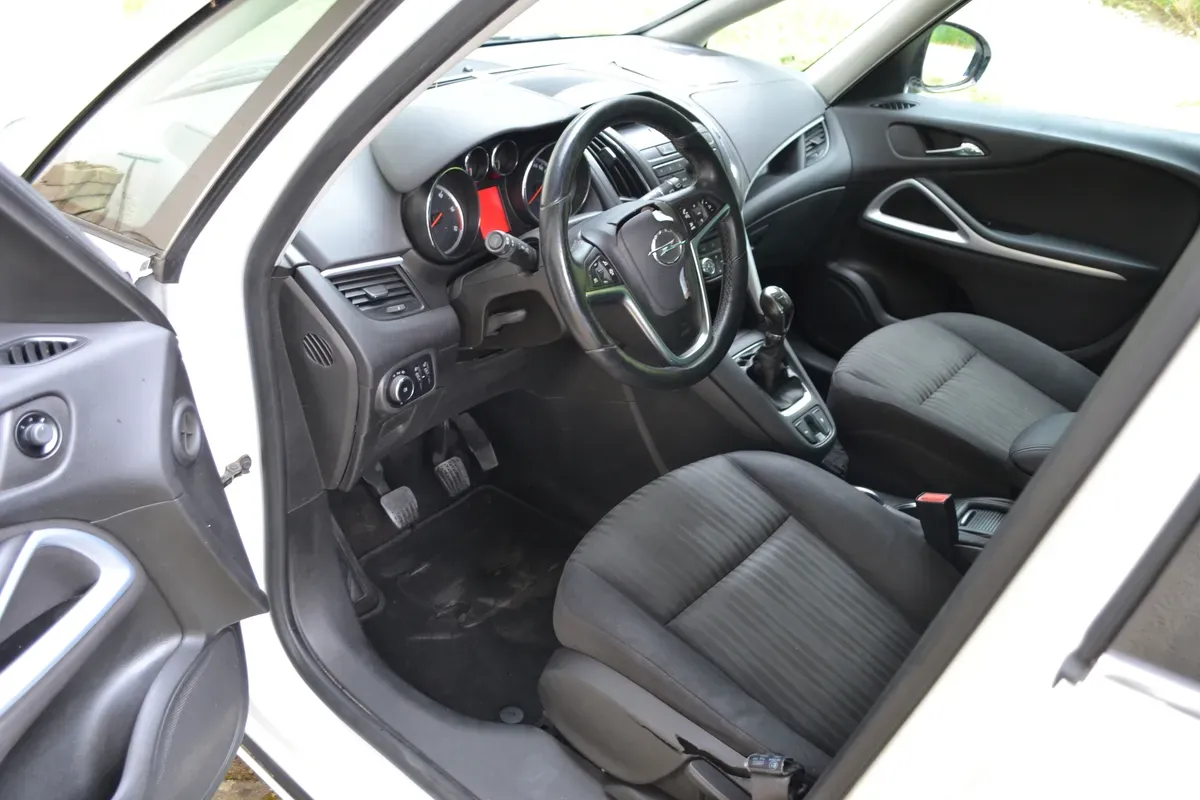 Opel Zafira Tourer 2012 photo 3