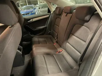 Audi A4 2010 photo 2
