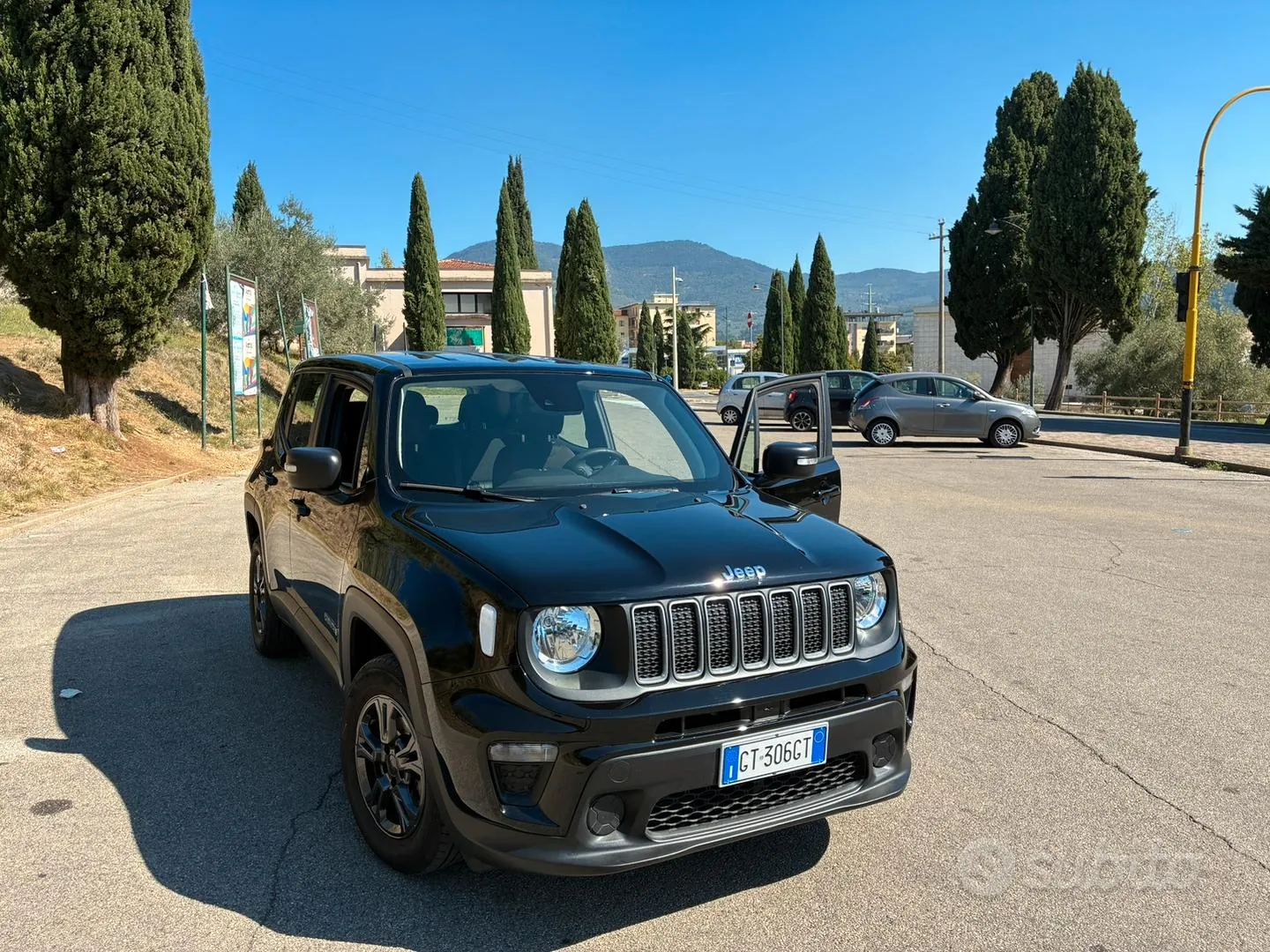 Jeep Renegade 2024 photo 2