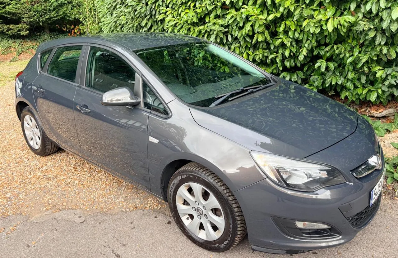 Vauxhall Astra 2014 photo 2