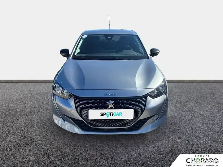 Peugeot 208 2023 photo 2