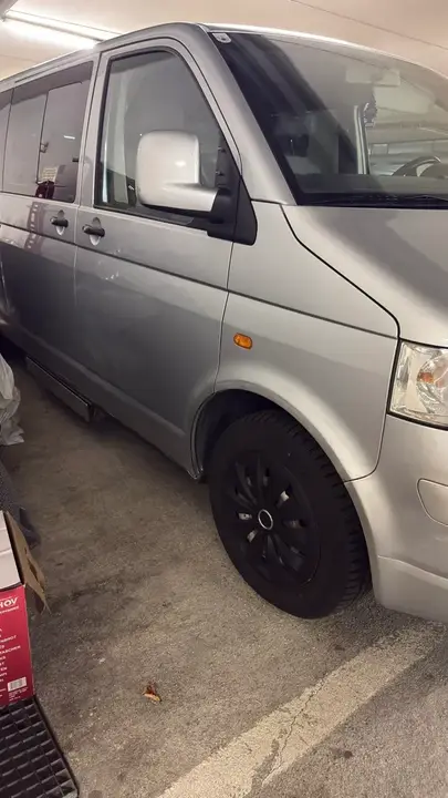 Volkswagen T5 2004 photo 2