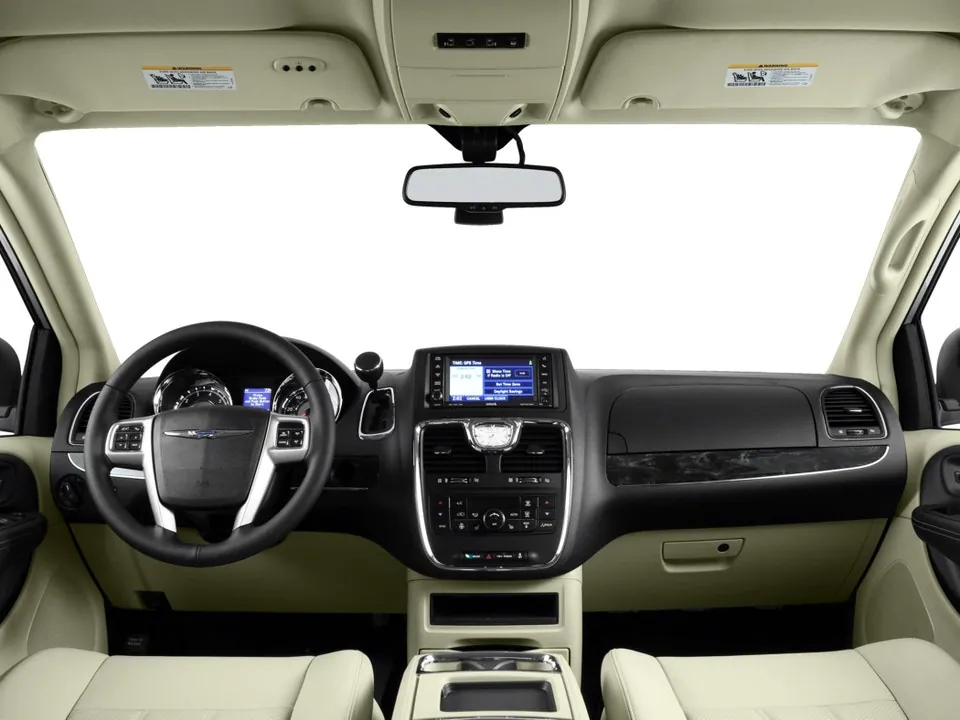 Chrysler Town & Country 2015 photo 5