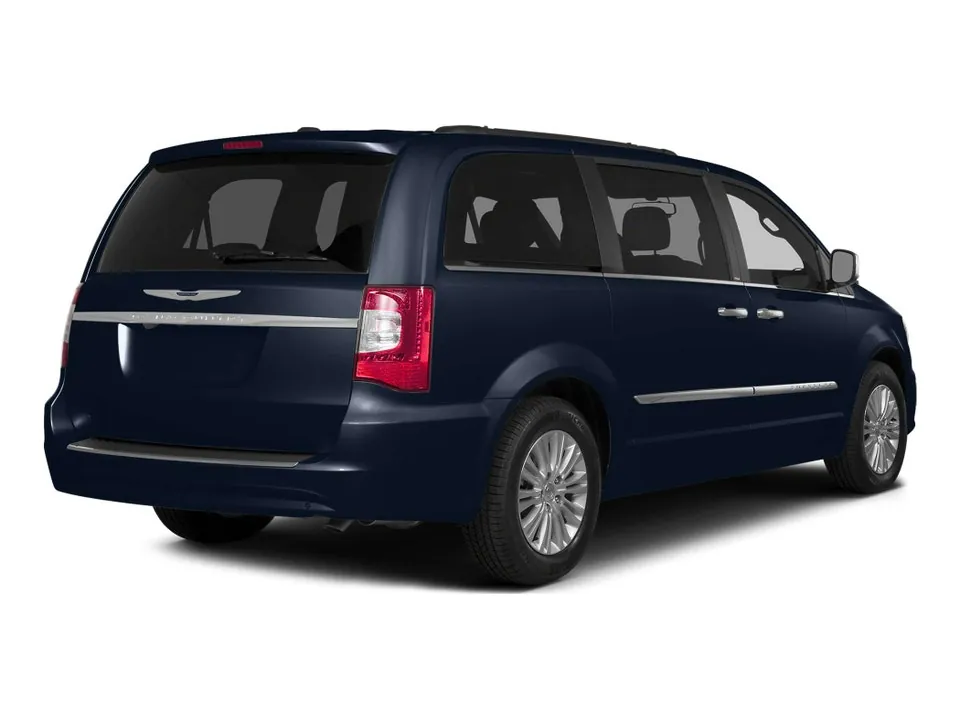 Chrysler Town & Country 2015 photo 2