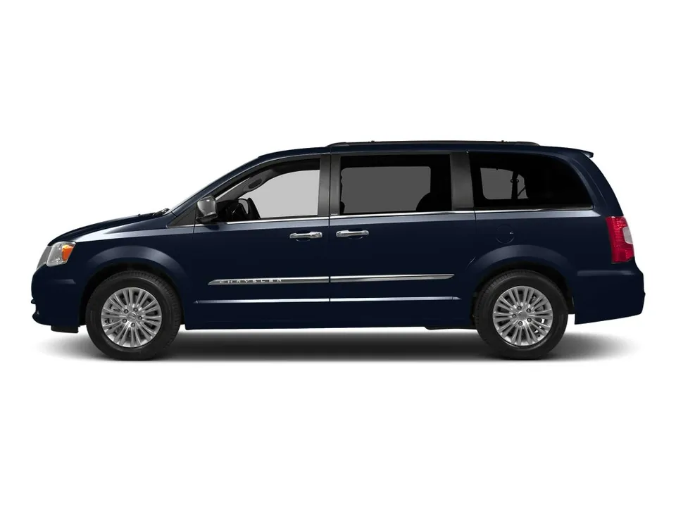 Chrysler Town & Country 2015 photo 3
