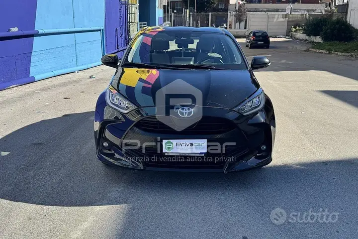 Toyota Yaris 2023 photo 2