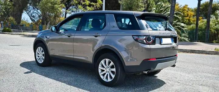 Land Rover Discovery Sport 2015 photo 2