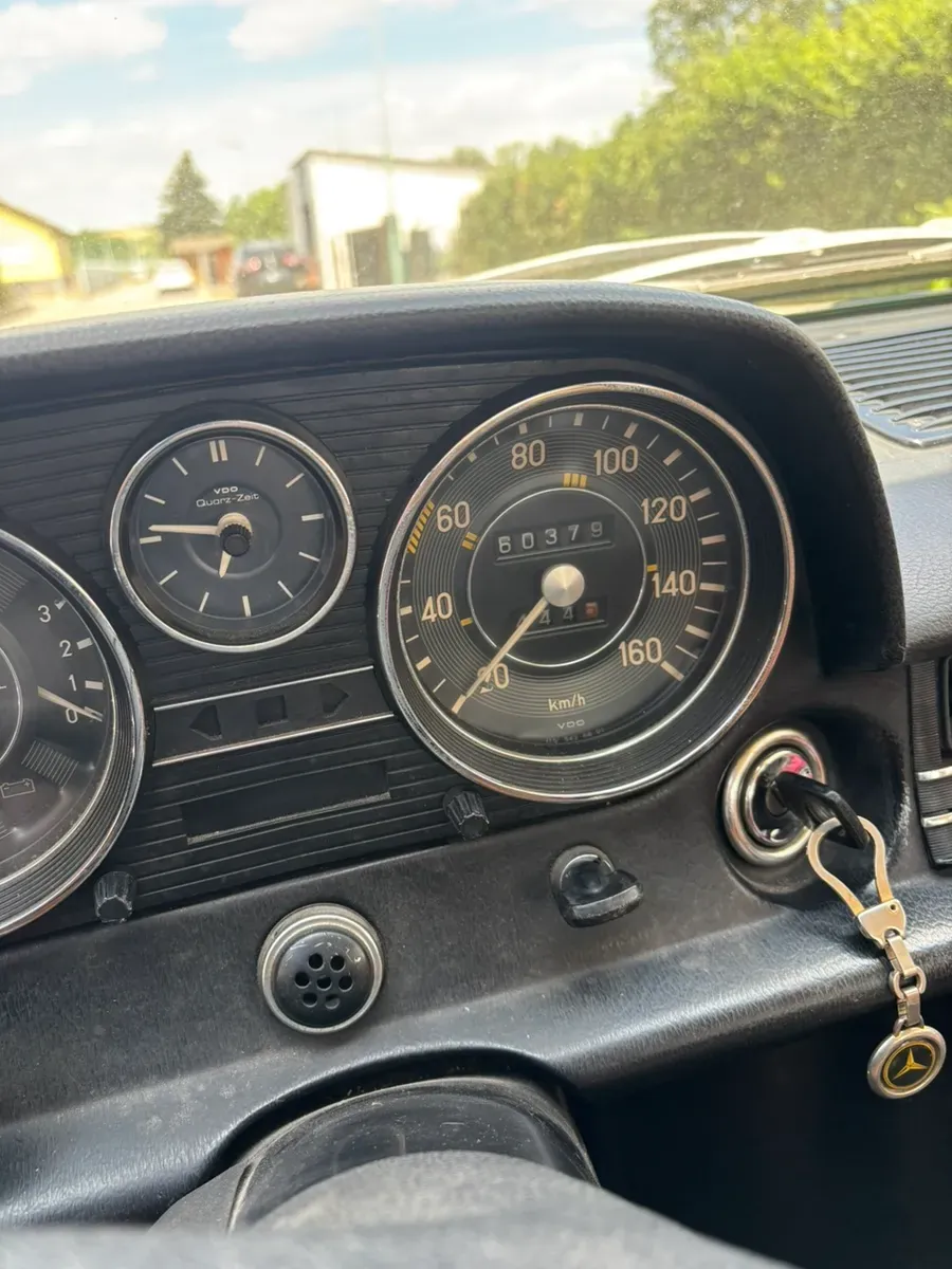 Mercedes-Benz E-Class 1973 photo 3