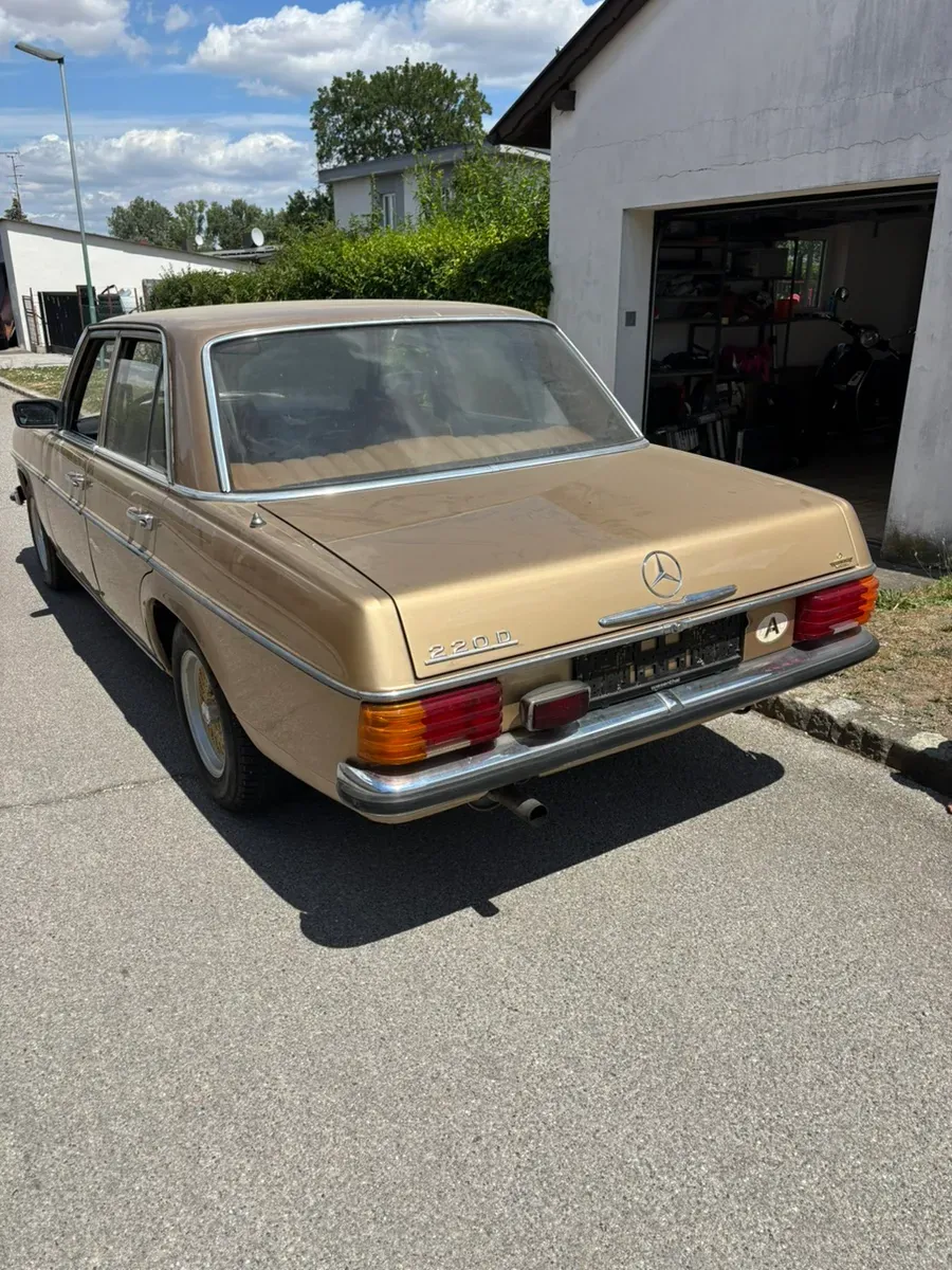 Mercedes-Benz E-Class 1973 photo 2