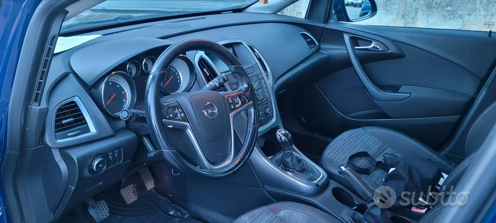 Opel Astra 2014 photo 2