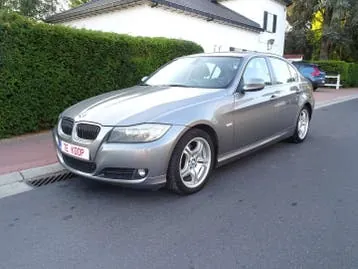 BMW 3 Series 2010 photo 2