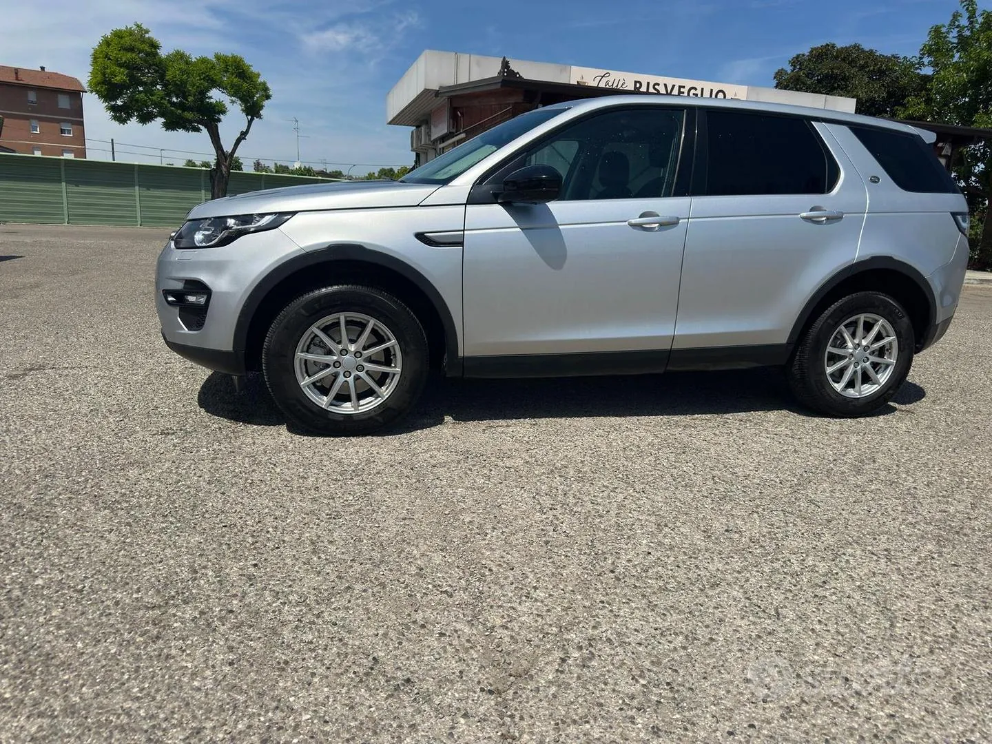 Land Rover Discovery Sport 2016 photo 3