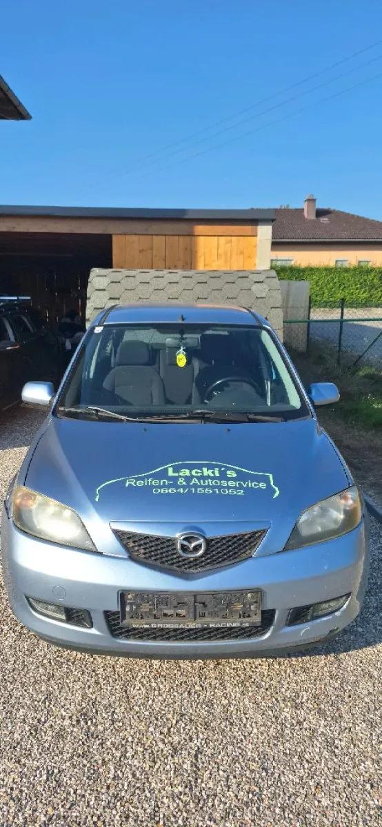 Mazda Mazda2 2005 photo 2