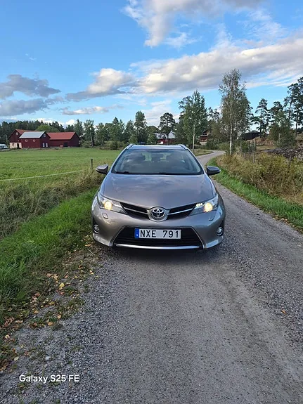 Toyota Auris 2013 photo 2