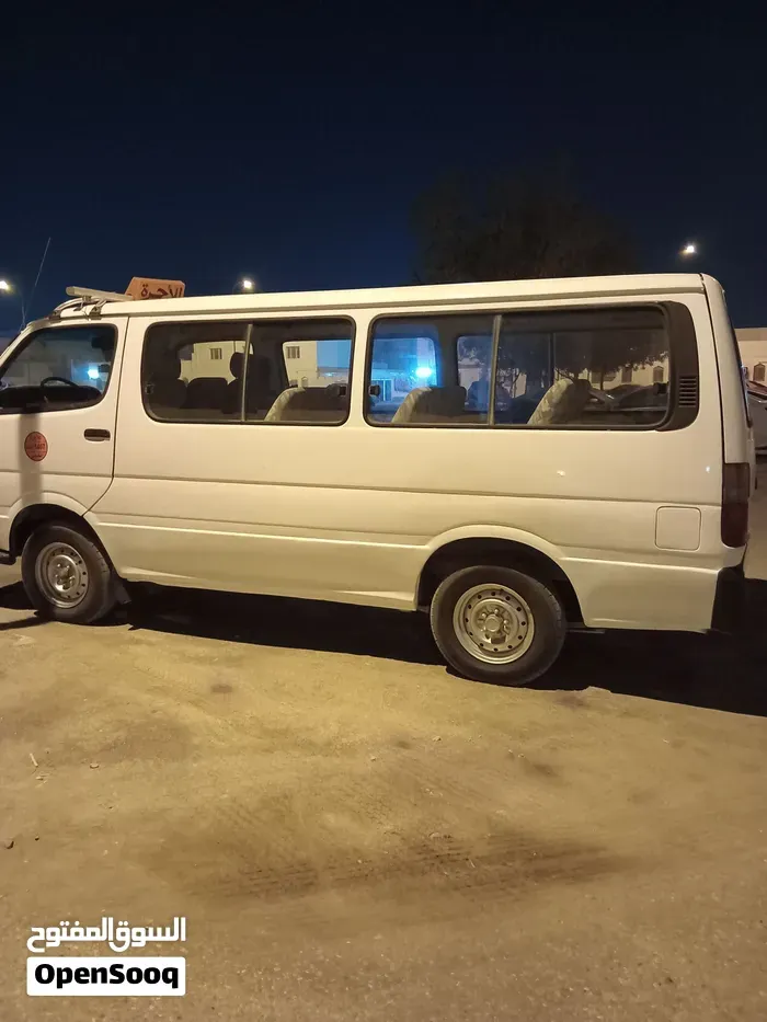 Toyota Hiace 1990 photo 5