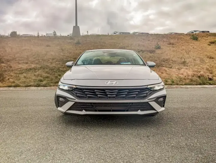 Hyundai Elantra 2025 photo 3