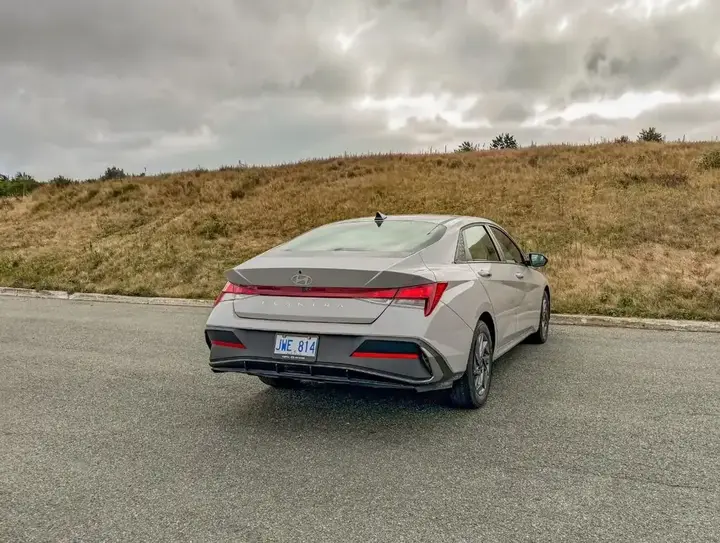 Hyundai Elantra 2025 photo 5