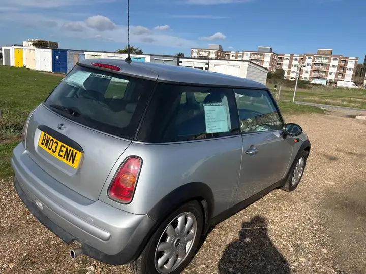 Mini Hatch 2003 photo 4