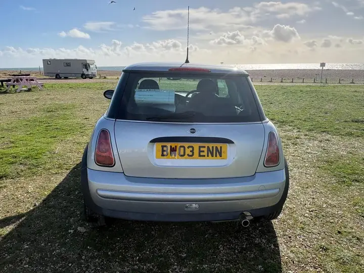 Mini Hatch 2003 photo 2