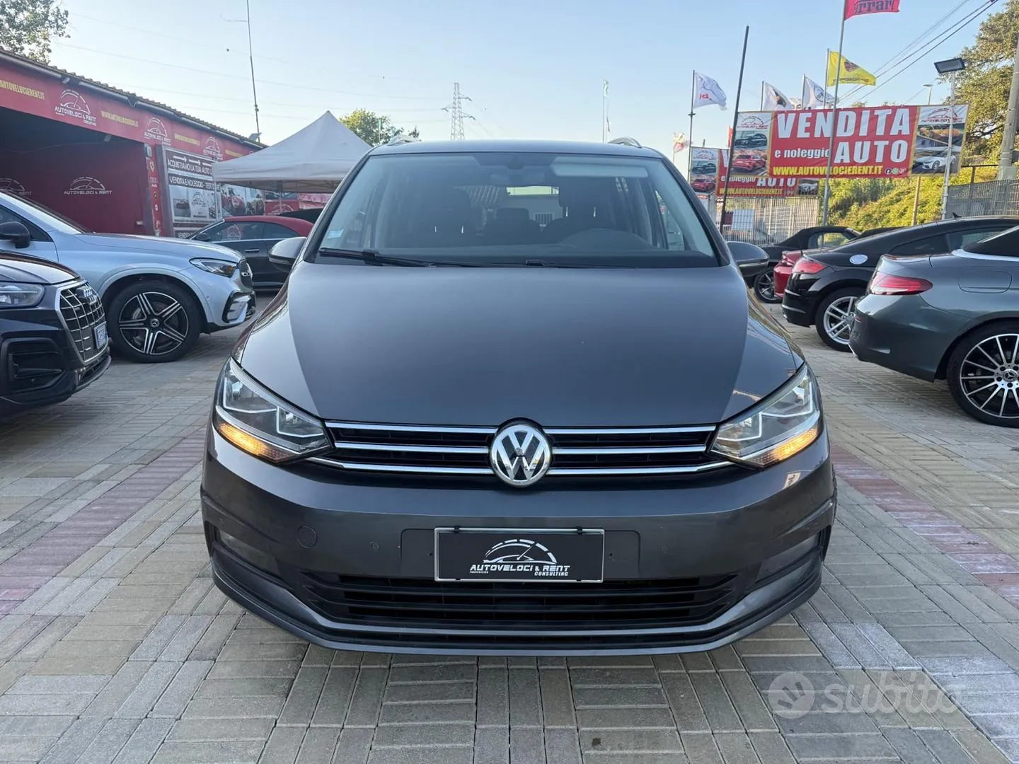 Volkswagen Touran 2017 photo 2