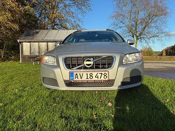 Volvo V70 2011 photo 2