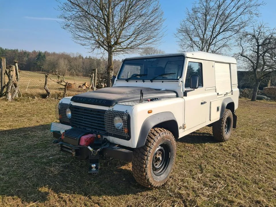 Land Rover Defender 110