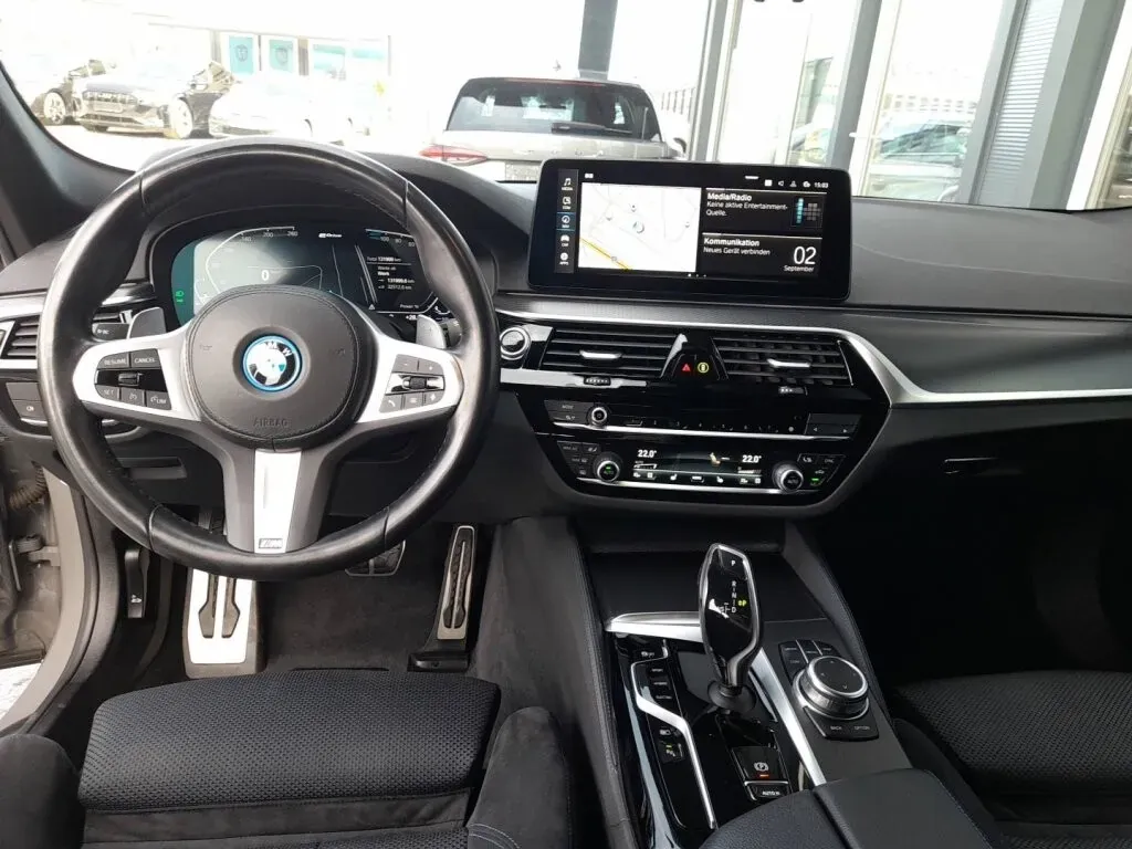 BMW 5 Series 2022 photo 3