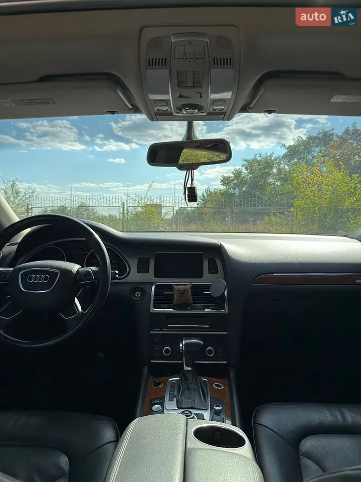 Audi Q7 2013 photo 2