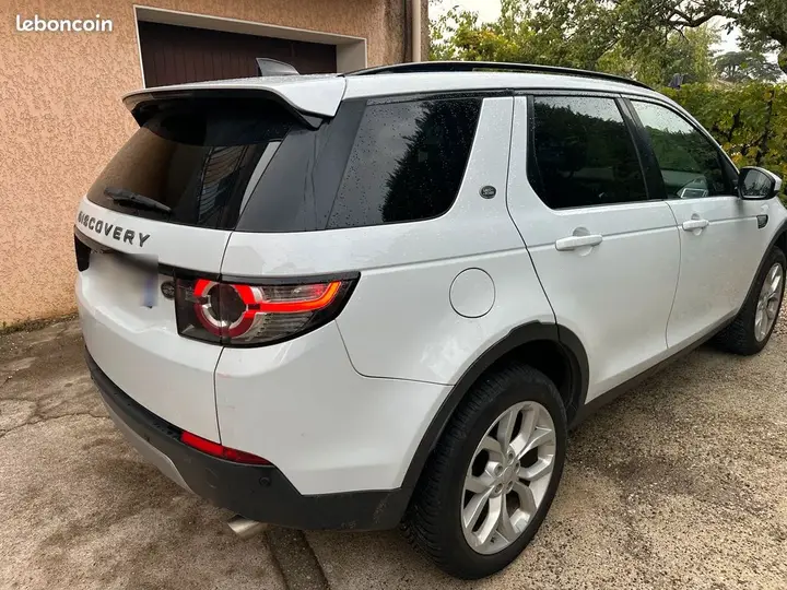 Land Rover Discovery Sport 2017 photo 2