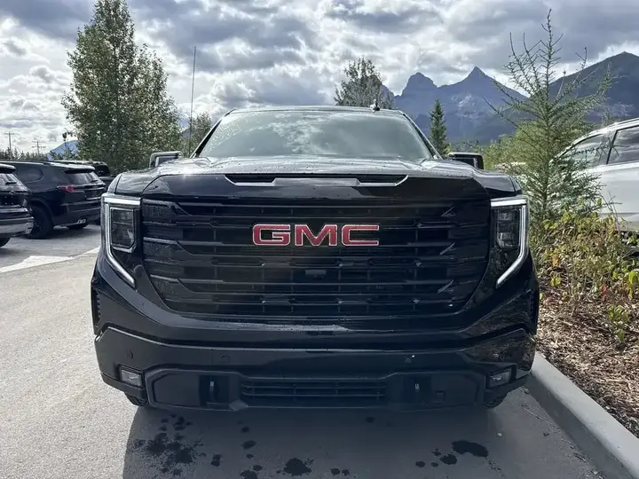 GMC Sierra 1500 2026 photo 2