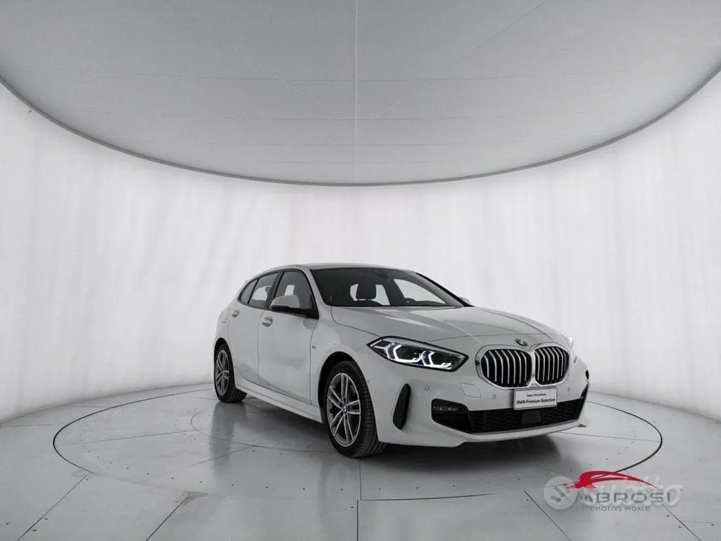 BMW 1 Series 2023 photo 2