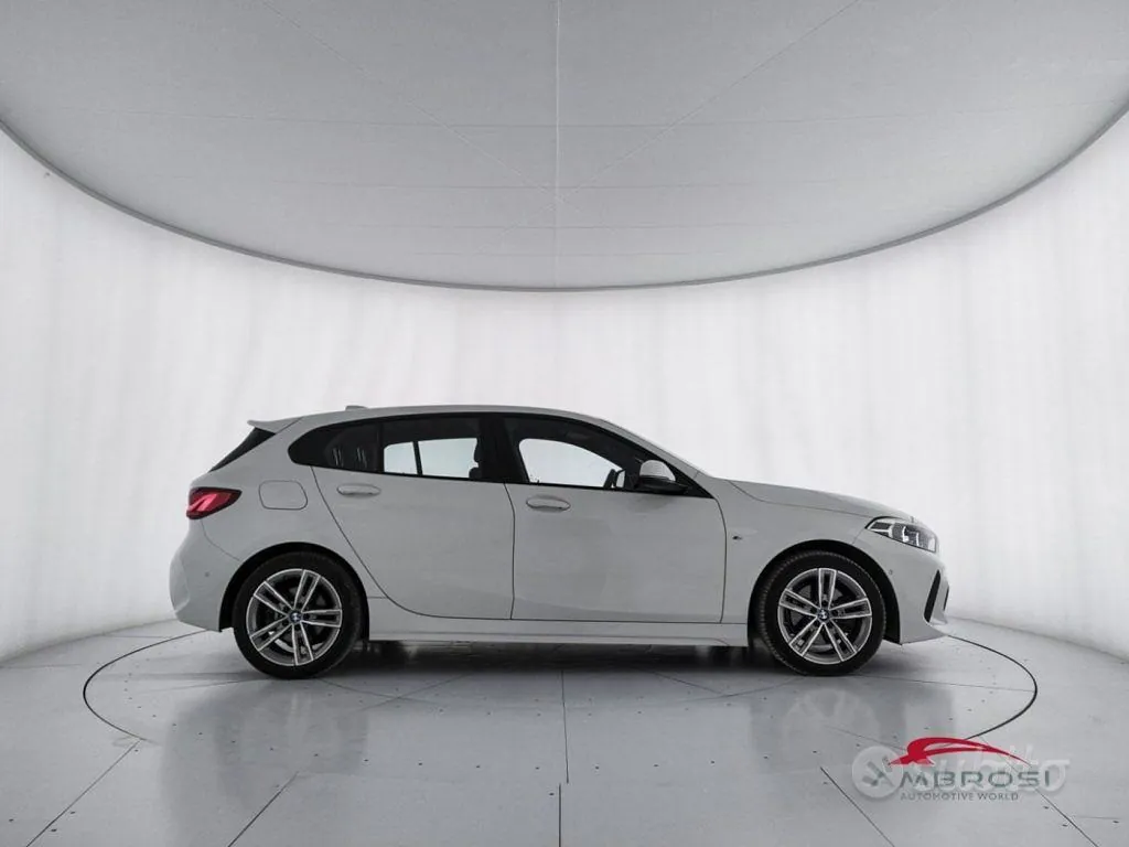 BMW 1 Series 2023 photo 5