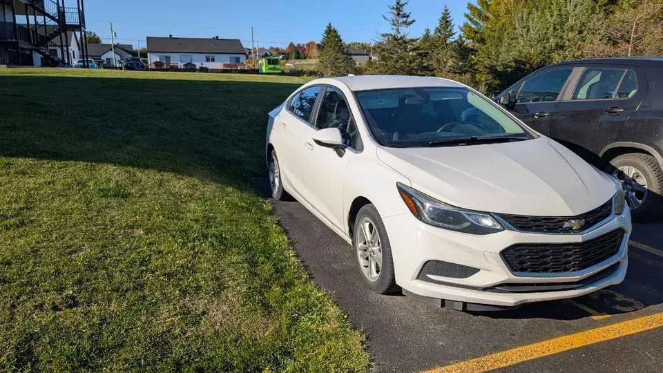 Chevrolet Cruze 2017 photo 2