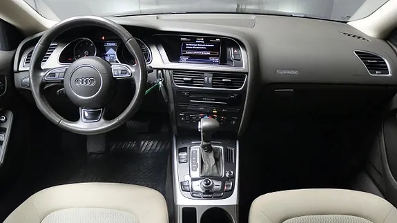 Audi A5 2012 photo 2