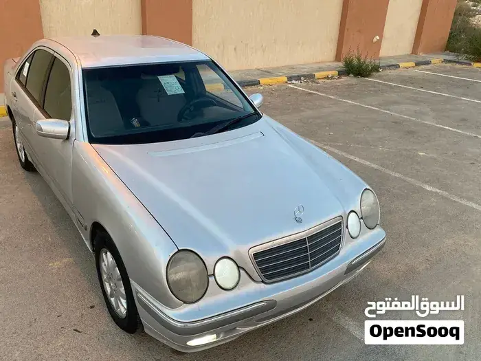 Mercedes-Benz E-Class 2002 photo 2