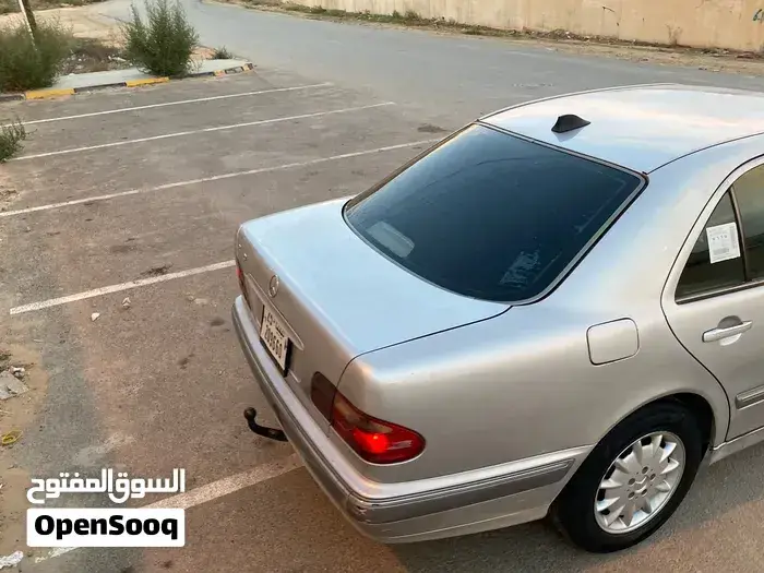 Mercedes-Benz E-Class 2002 photo 3